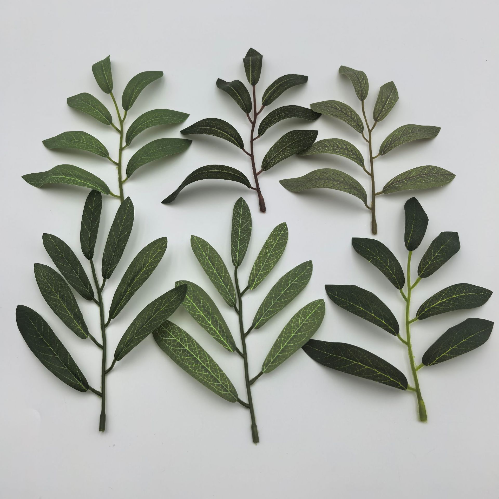 Готовые оптовые искусственные листья от производителя, семираздельные листья оливы, семираздельная стрела с отверстиями, экранные печатные ветки листьев, декоративные аксессуары