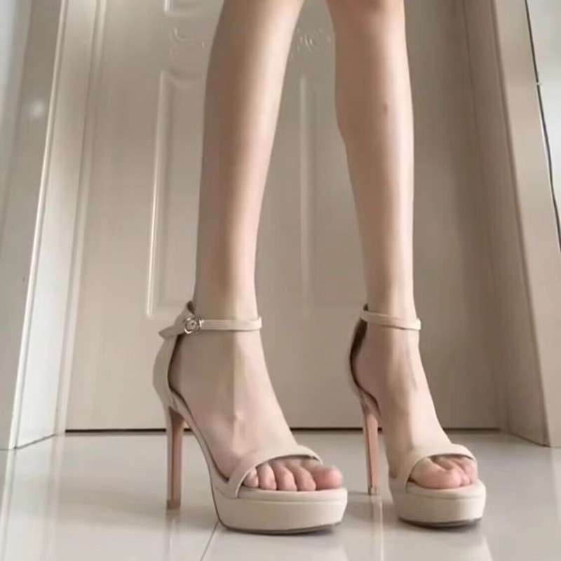 Серебряные сандалии на одном ремешке для женщин, лето 2025, новые сексуальные водонепроницаемые платформы, открытые носки, 10 см супер высокий каблук, шпильки
