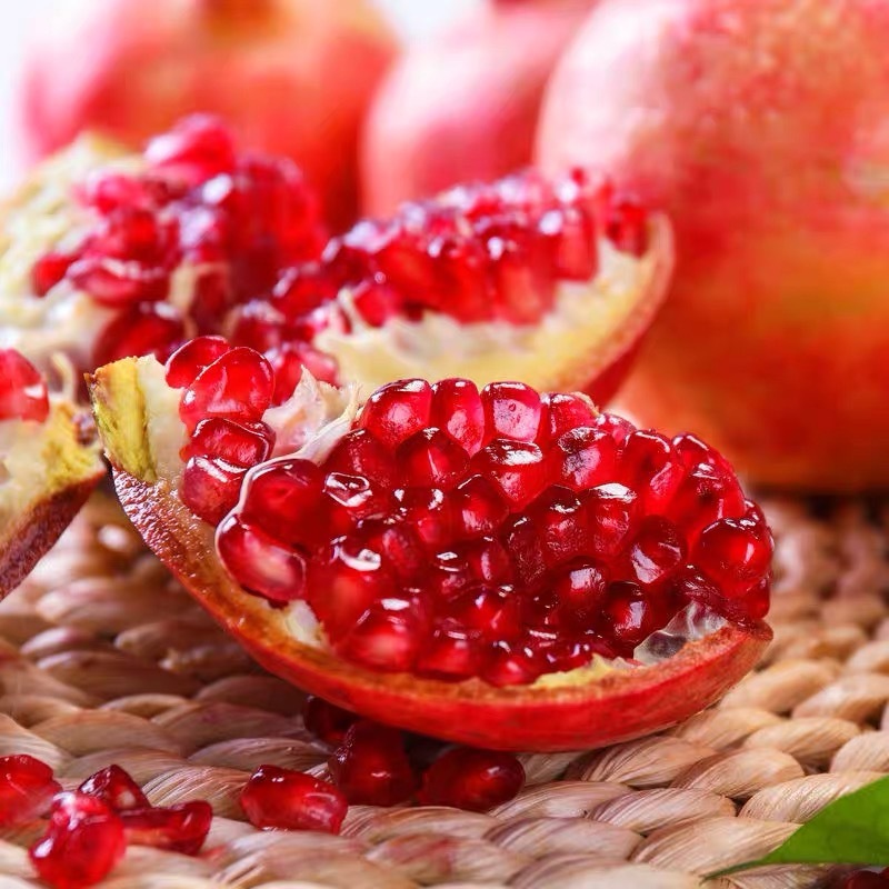 Directly Shipped from the Place of Origin of Tunisian Soft-Seed Pomegranates in Huali, Sichuan, Free Shipping of Fresh Small Colored Pomegranates, One-Piece Drop Shipping