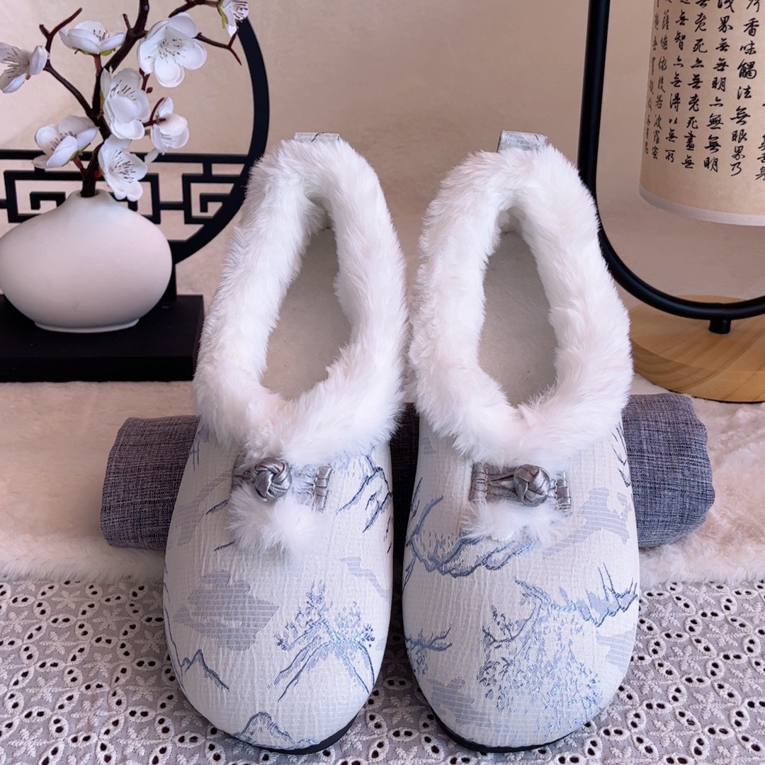Milan 2025 New Winter Low-Heeled Shoes with Cheongsam and Han Dynasty Shoes, Ethnic Style Cotton Shoes, Fur Embroidered Shoes
