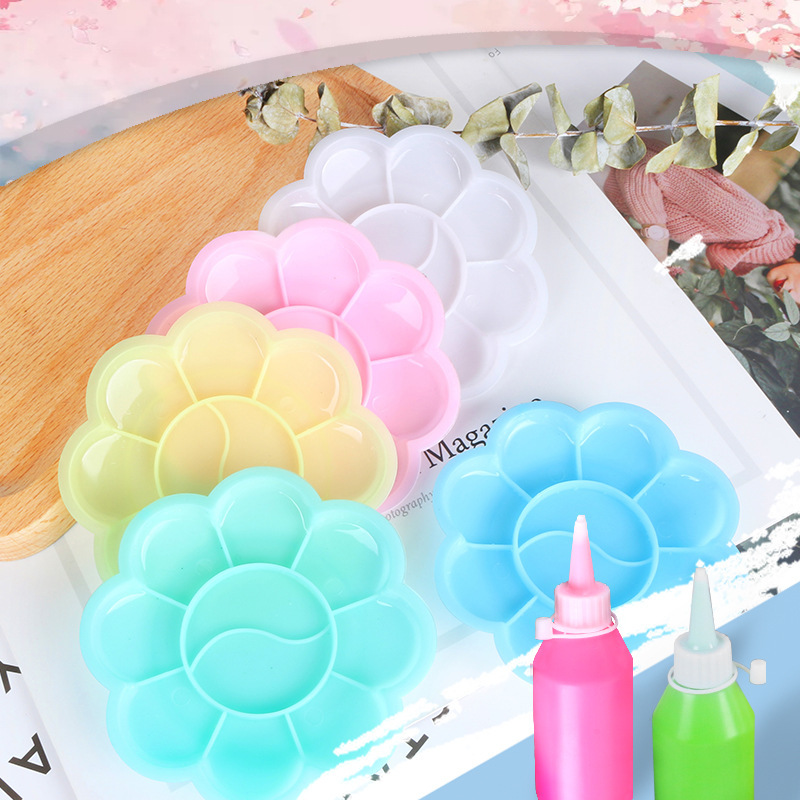 New plastic plum blossom palette for fine arts watercolor gouache acrylic oil paint palette