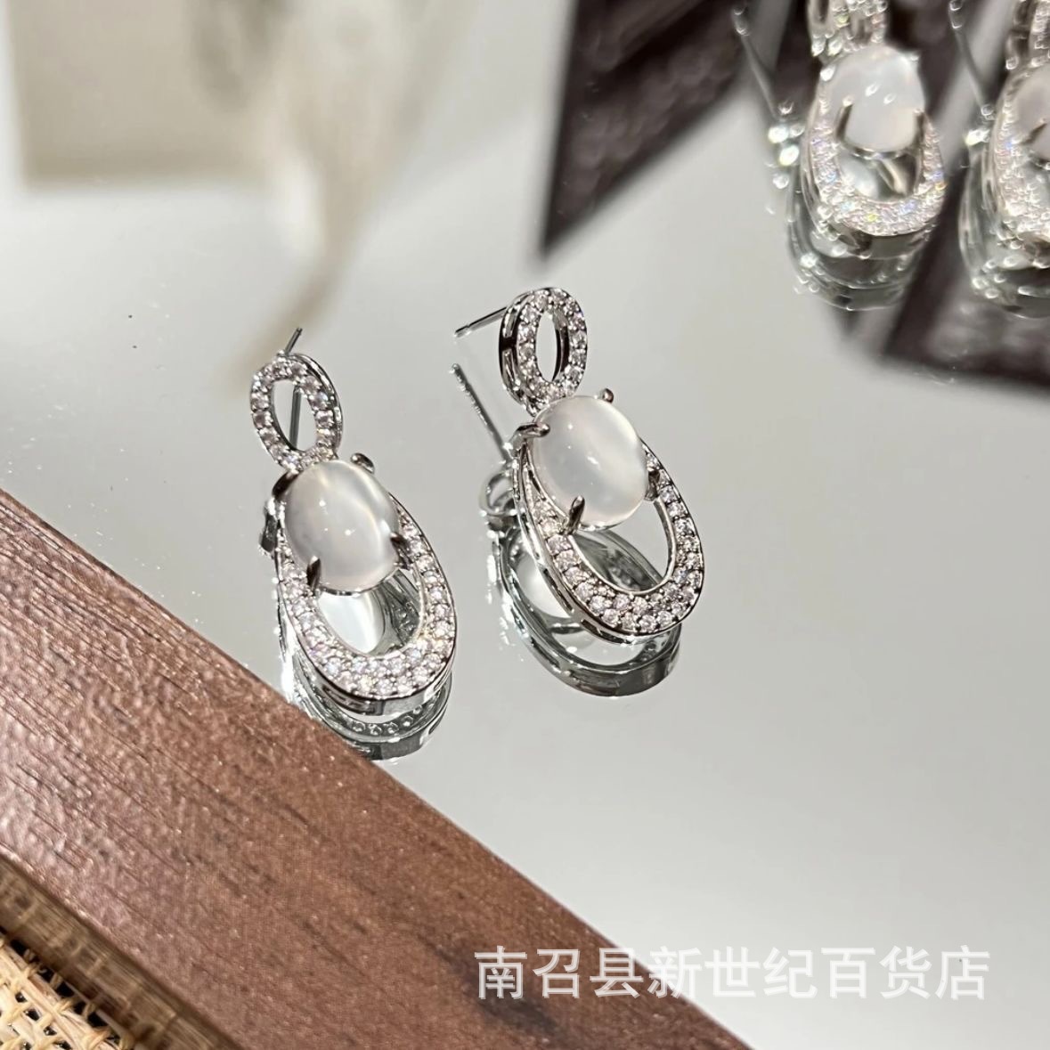 New Natural High Ice Chalcedony Earrings, Elegant and Luxurious Earrings, Accessible Luxury Agate, New Chinese Style Cool Earrings Jewelry