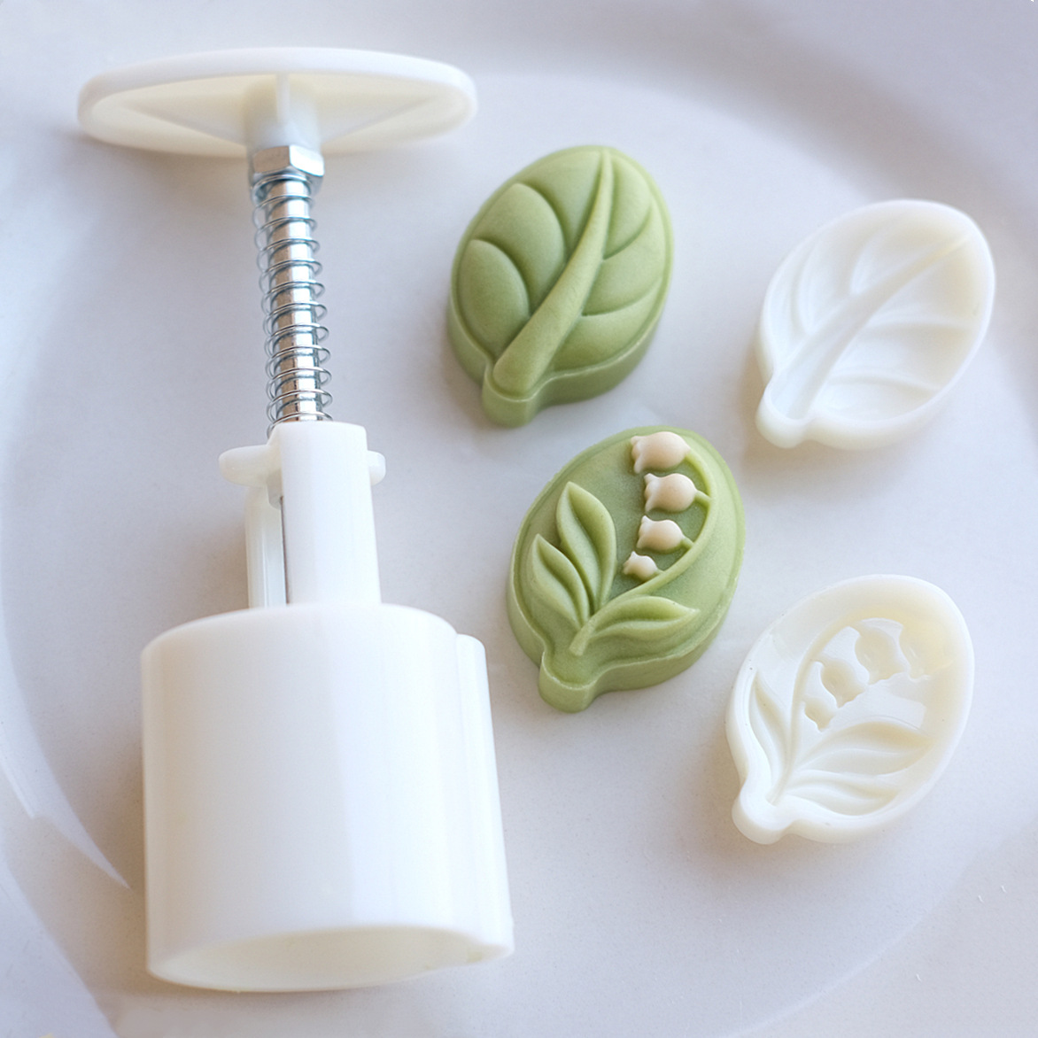 25g 50g Lily of the valley green leaf cake mold three-dimensional hand pressure type mung bean cake pineapple cake moon cake mold