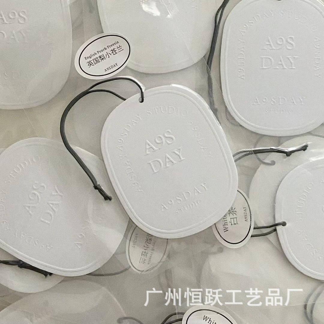 Special-shaped concave-convex craft car fragrance piece thickened long-lasting light fragrance wardrobe fragrance piece high-pole car fragrance card customization