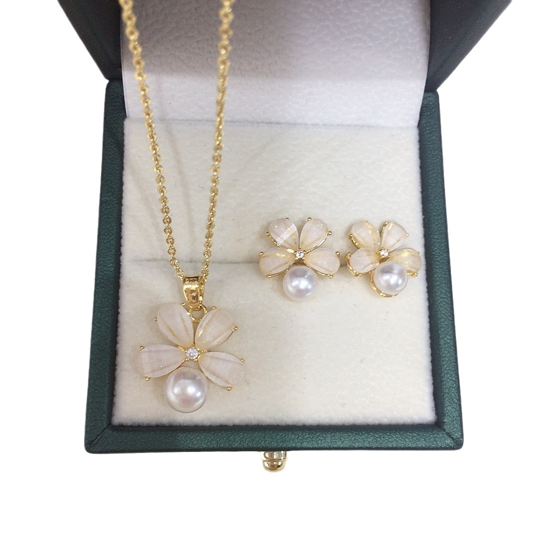Grade 5A natural freshwater pearl pendant earrings suit small fresh flower pearl suit wholesale tremolo