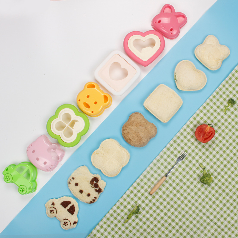 DIY Sandwich mold bread cutting cartoon toast cutting Trolley Bear rabbit cat bread mold Bento mold bread cutting