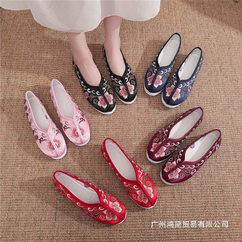 Layered Cloth-Soled Shoes, Old Beijing Embroidered Shoes, Ethnic Style Adult Handmade Shoes, Mother's Shoes, Dance Shoes, Silks and Satins
