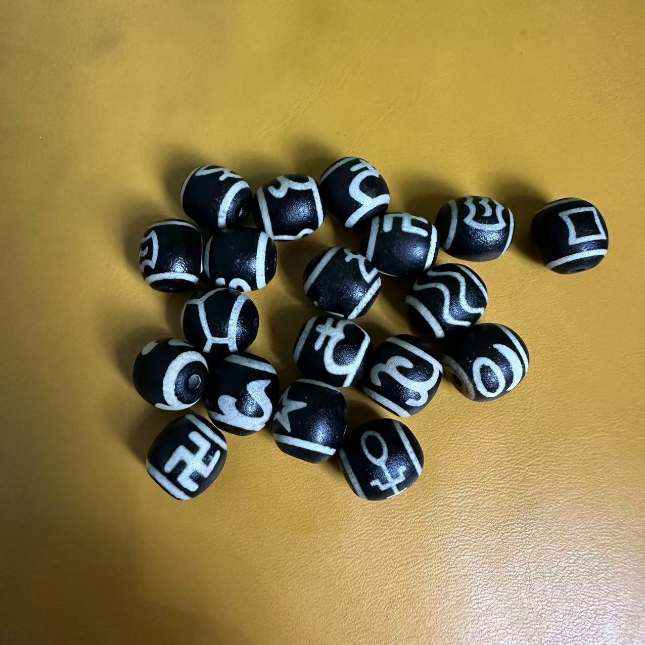 Natural agate wholesale new Xizang black and white open round head beads loose beads wholesale beads bodhi accessories manufacturers