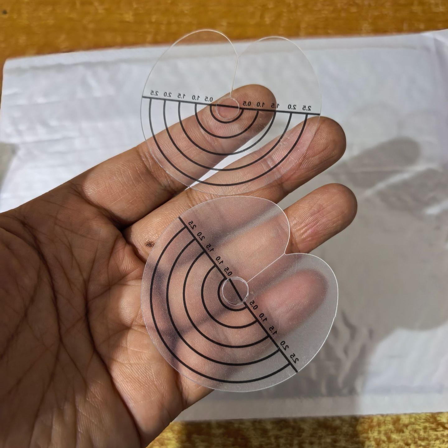 Heat Protector Shield 30 Silk Round Transparent Heat Protector Shield with Scale