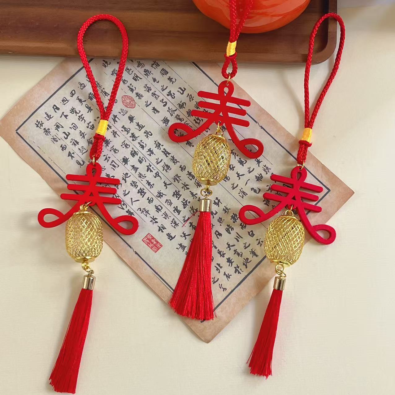 Красный деревянный знак с металлическим символом благословения, маленькая подвеска для декора гостиной, карточка благословения, подвеска для автомобиля, оптовая продажа