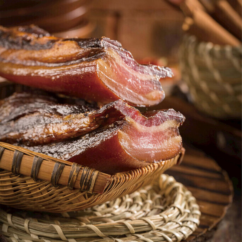 Sichuan specialty smoked bulk bacon annual vacuum five-flower smoked two-knife bacon wholesale bacon sausage