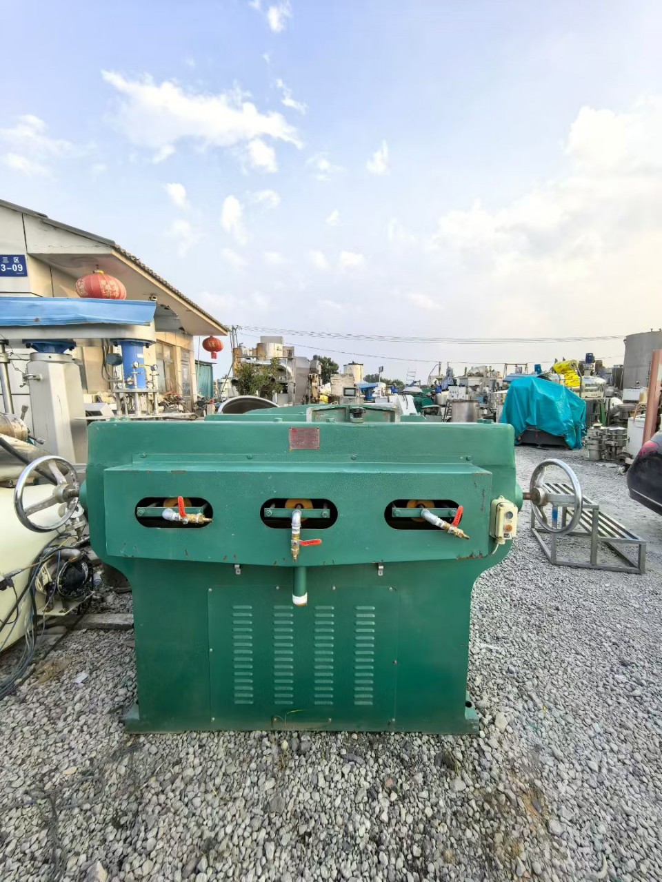 S405 Three-Roller Grinder Is Available for Sale. Weighted 1800 Vibrating Screen. Friends in Need Please Contact Us