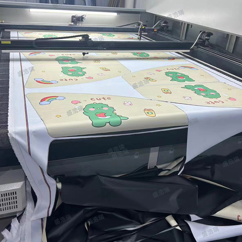 Source manufacturers Chunya spinning polyester taffeta printed fabric laser positioning cutting knitted fabric polyester fabric laser cutting