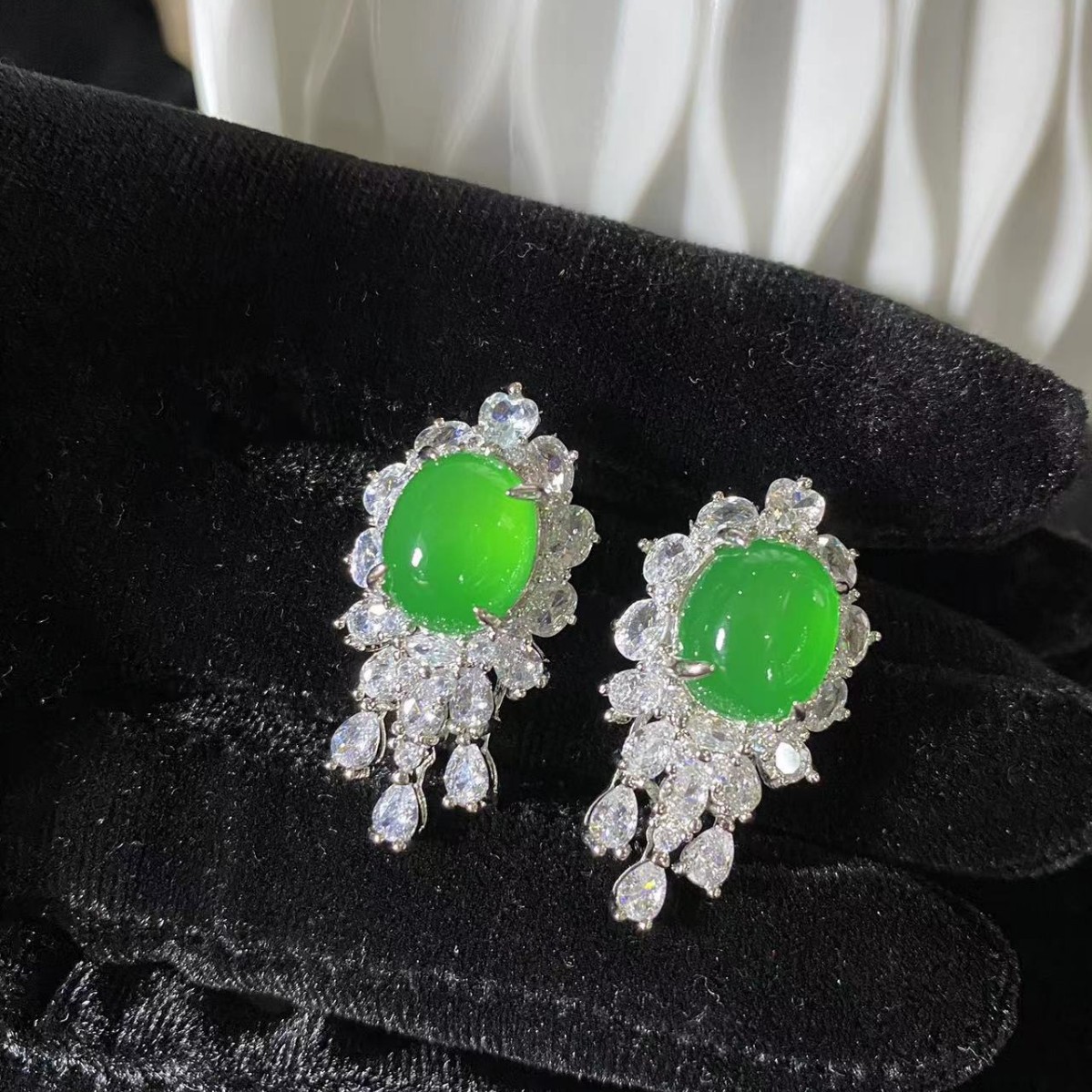 Jewelry Natural White Ice White Chalcedony Egg Face Silver Plated Earrings Yang Green Agate Women Emerald Color Jade Earrings Batch