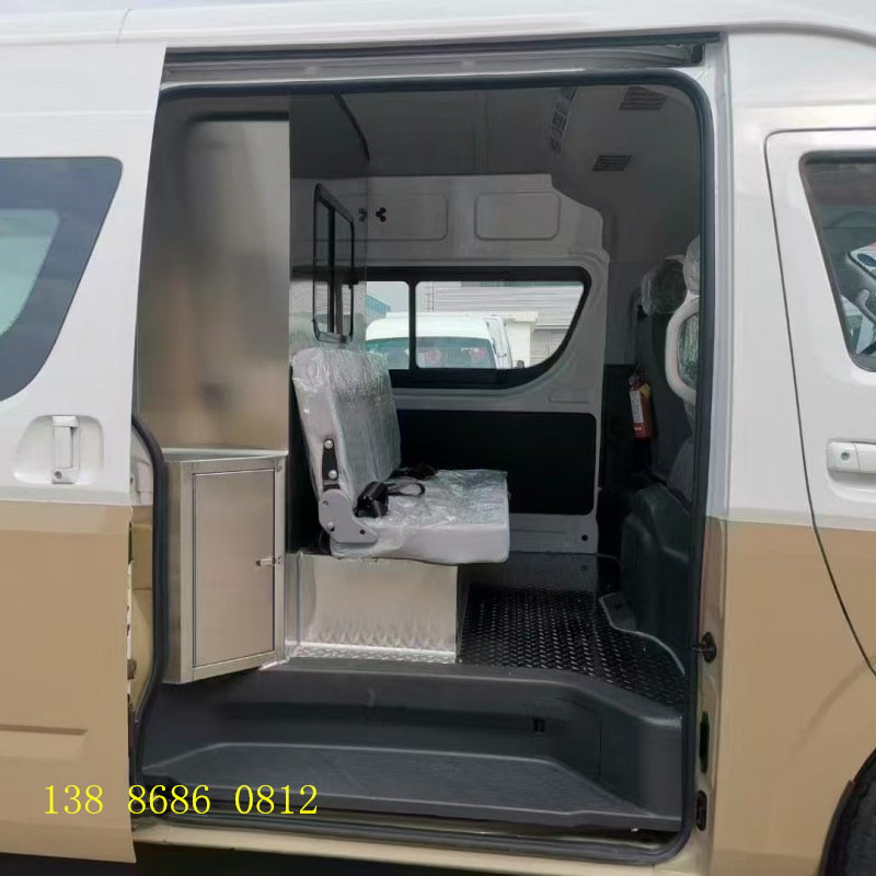 Foton G9 Funeral Car Used to Transport the Remains to the Funeral Home Crematorium or Cemetery