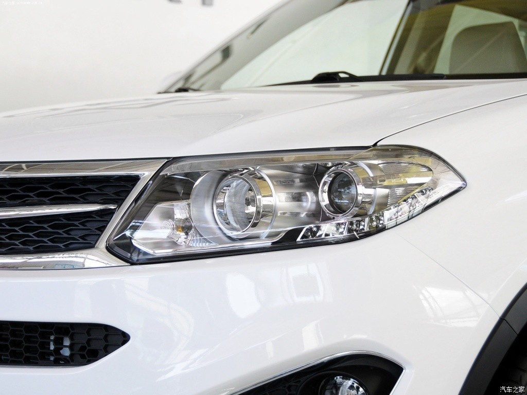 Applicable to Chery 14-15 ruihu 5 headlight assembly headlight headlamp far and near light lighting headlight original