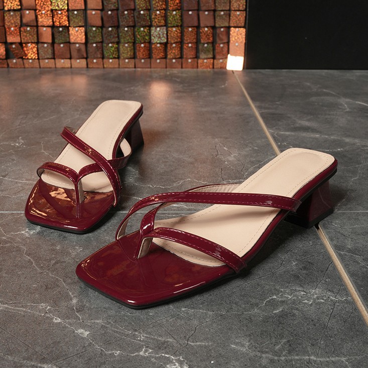 Кросс-бордерные обувь для женщин на толстом каблуке, шлепанцы, новые квадратные носки, удобные сандалии 2025