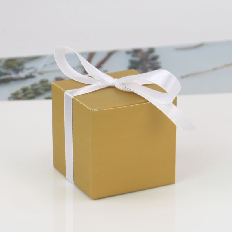 Европейская новая квадратная конфетная коробка Однотонная квадратная коробка Свадебная конфетная коробка Многоцветная опциональная квадратная коробка Оптовая продажа