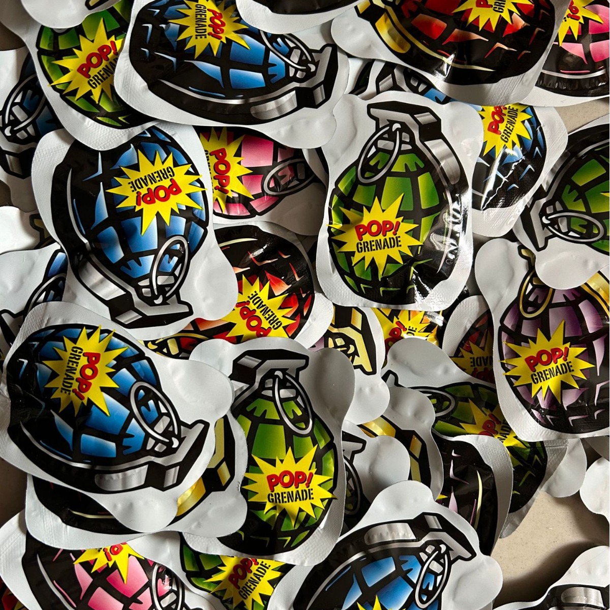 Grenade Trick Man Exploding Bag Tricky Toy/Weird Gadgets Novelty Creative Stinky Bag Stinky Fart Bag/Stinky Bag