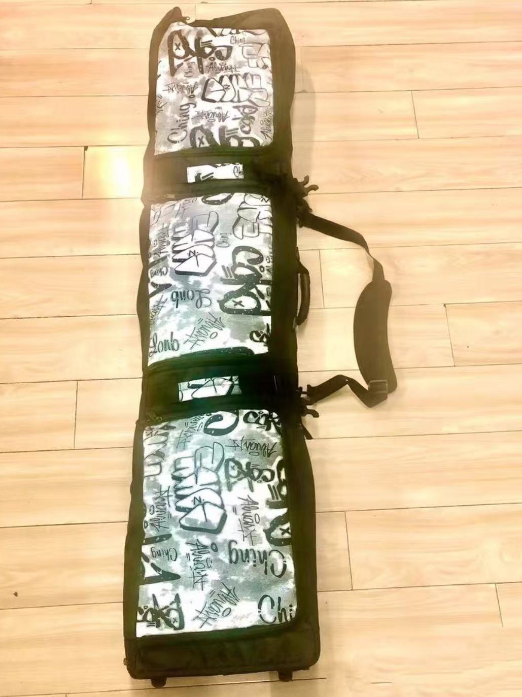 Snowboard Bag Camouflage Single and Double Board Universal Compartment Dry and Wet Separation Large Capacity Wheeled Snowboard Bag