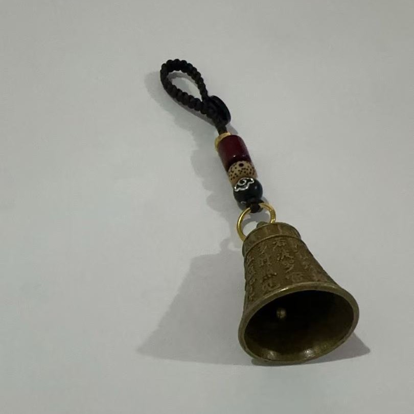 Bell Keychain Retro Six-Character Mantra Personalized Creative Key Chain Heart Sutra Pendant Jewelry Car Key Pendant