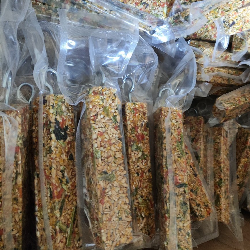 Tiger Skin Peony Cockatiel Teething Stick Bird Training Chewing Toy Mouth Grinding Reward Cereal Snacks