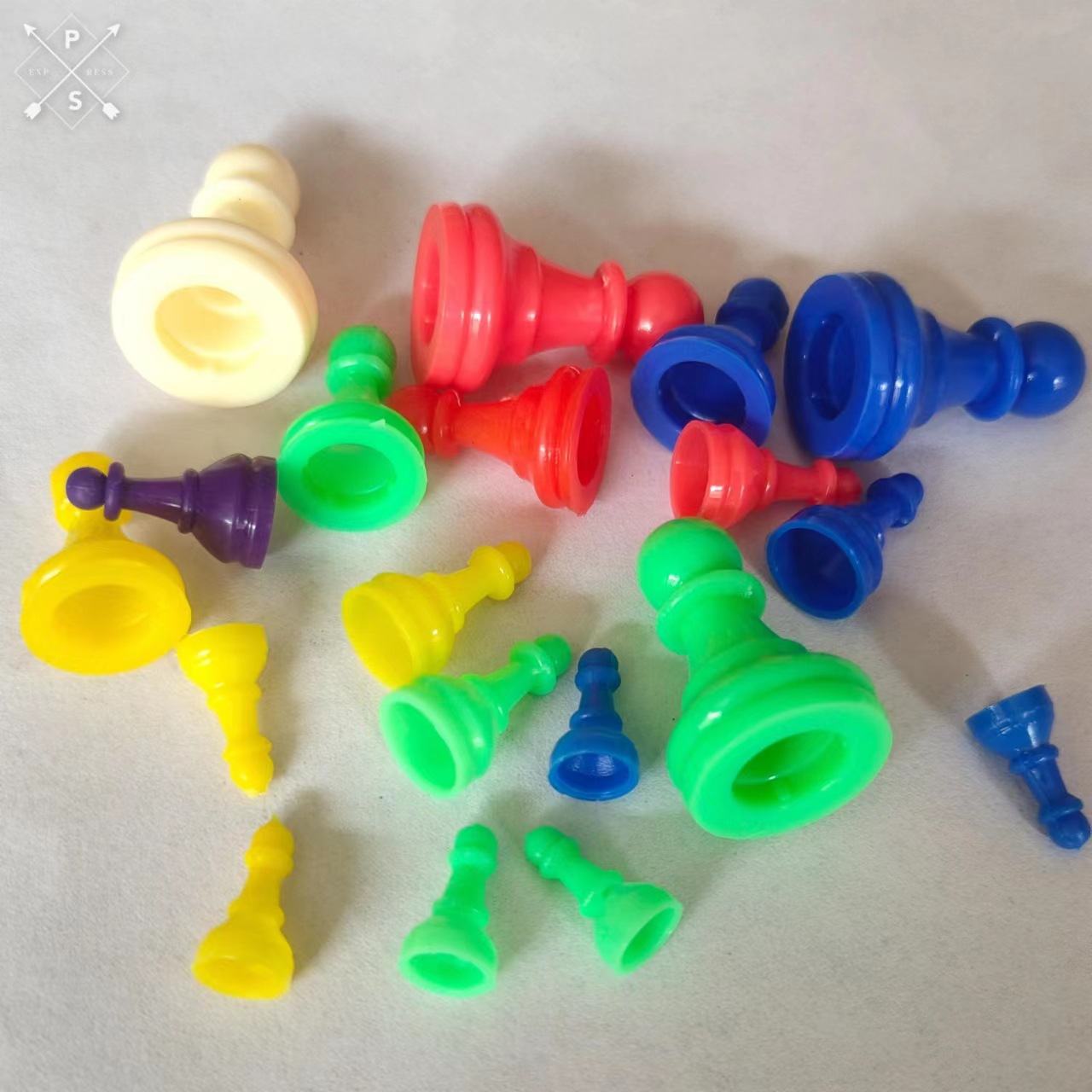 Spot supply of various models of colored chess dice checkers game chess flying chess backgammon