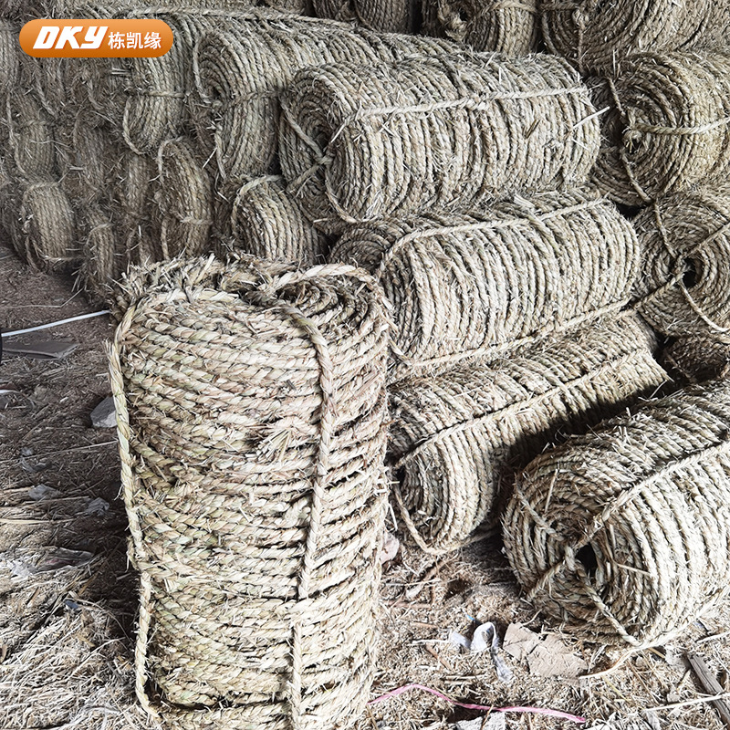 The company supplies straw rope straw rope factory bundling and packaging straw rope winter tree insulation greening straw rope