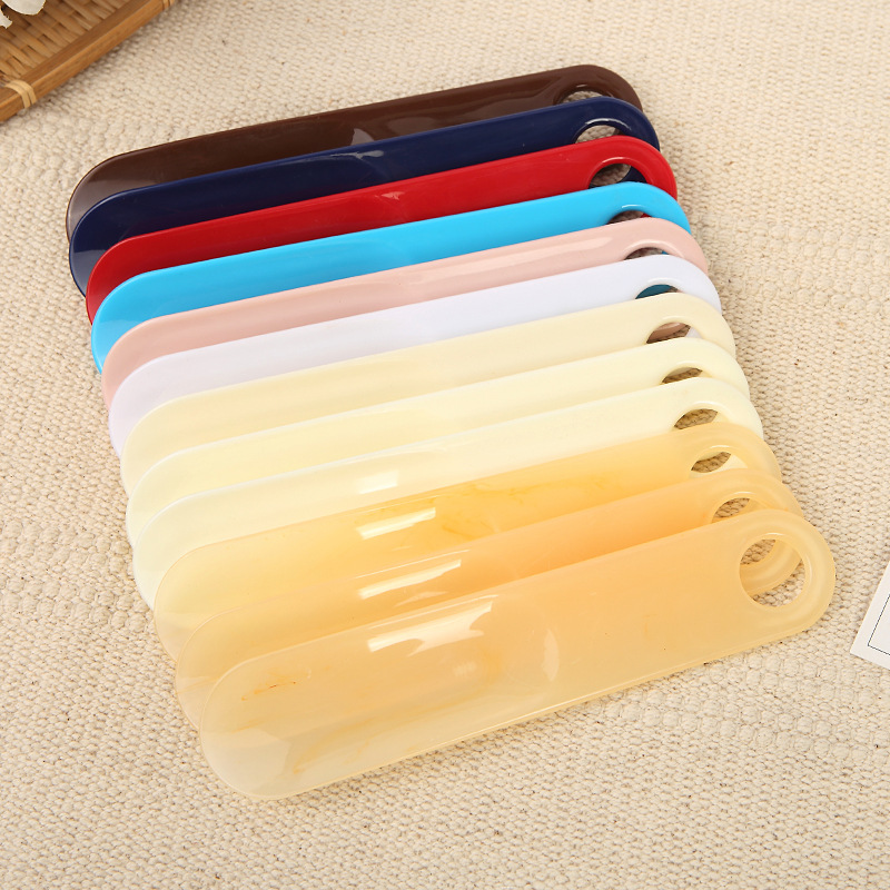 in stock wholesale lazy people wear shoes artifact shoehorn portable shoe extraction household shoe lifting device shoehorn for trademark