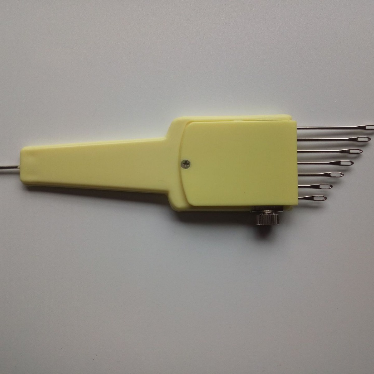 Factory direct sweater knitting machine accessories 1 × 7 multi-use needle, multi-use thread transfer device, needle pitch 4.5mm