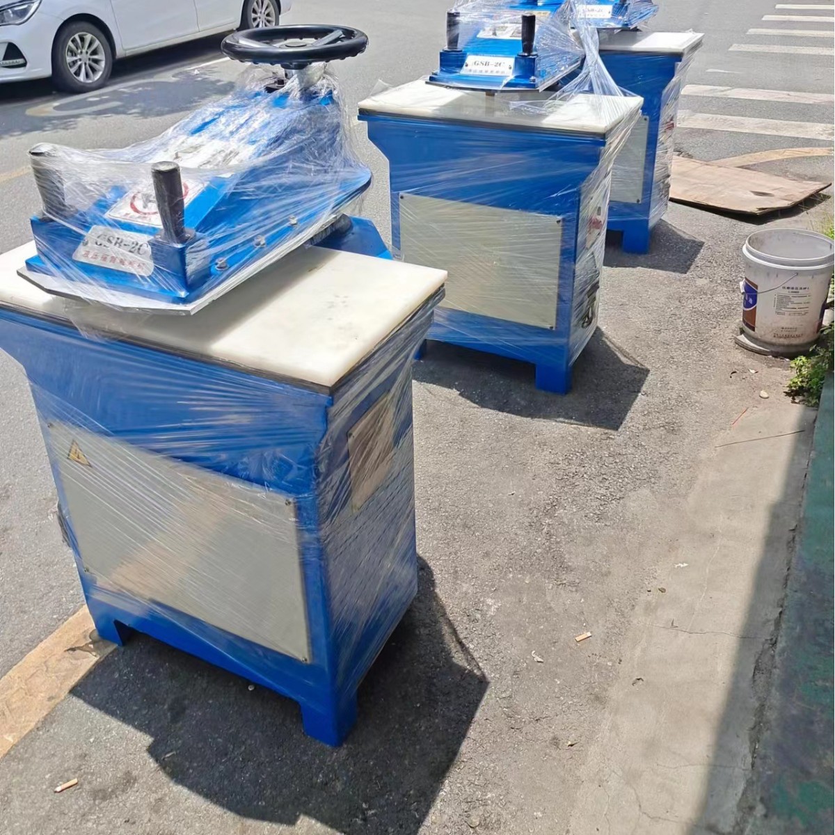 Гидравлическая резательная машина для кожаных и перламутровых поролоновых пробивок