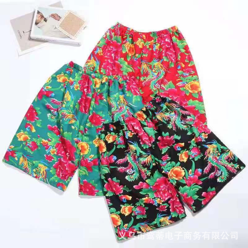 Wedding and receiving relatives with bare hands to wear short pants funny without hands to wear flower underpants group building trick blocking gate game props