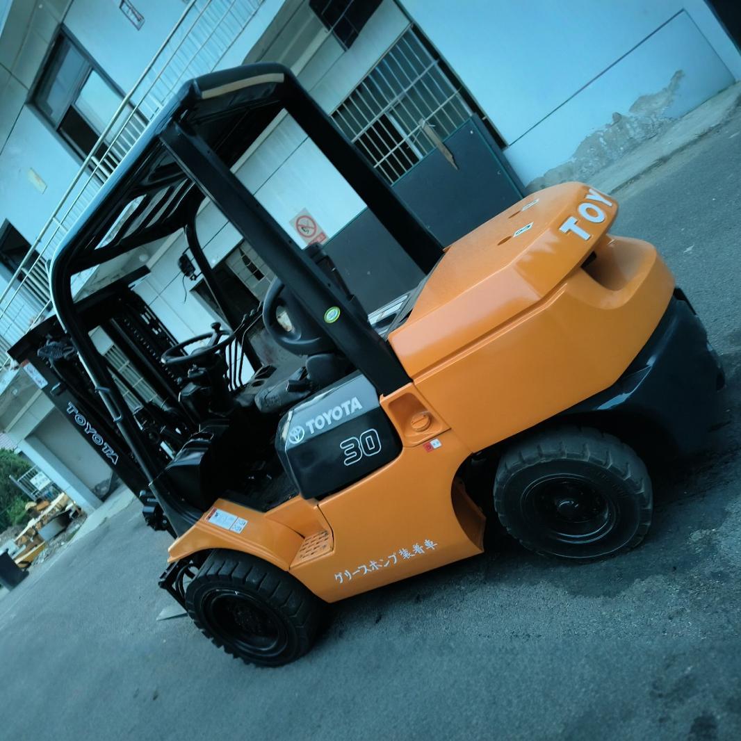 Used Toyota Fd30 Fd50 Diesel Forklift with Middle Cylinder Side Shift for Sale