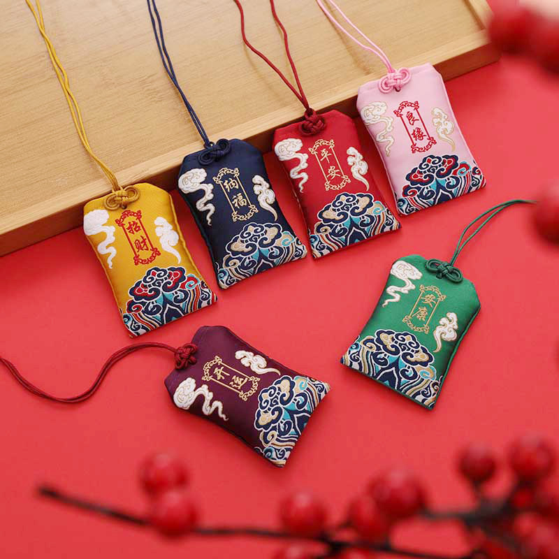 Wholesale Hanging Neck Chinese Embroidery Prayer Bag Small Purse Brocade Sachet Amulet Lucky Bag Guard Sachet Empty Bag