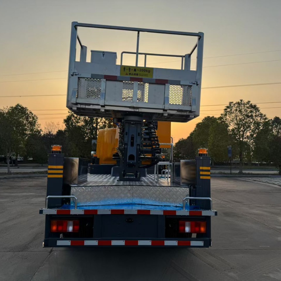 Factory Direct Sales Sinotruk Blue Plate 36m Aerial Work Vehicle Street Light Advertising Installation and Maintenance Lift Vehicle