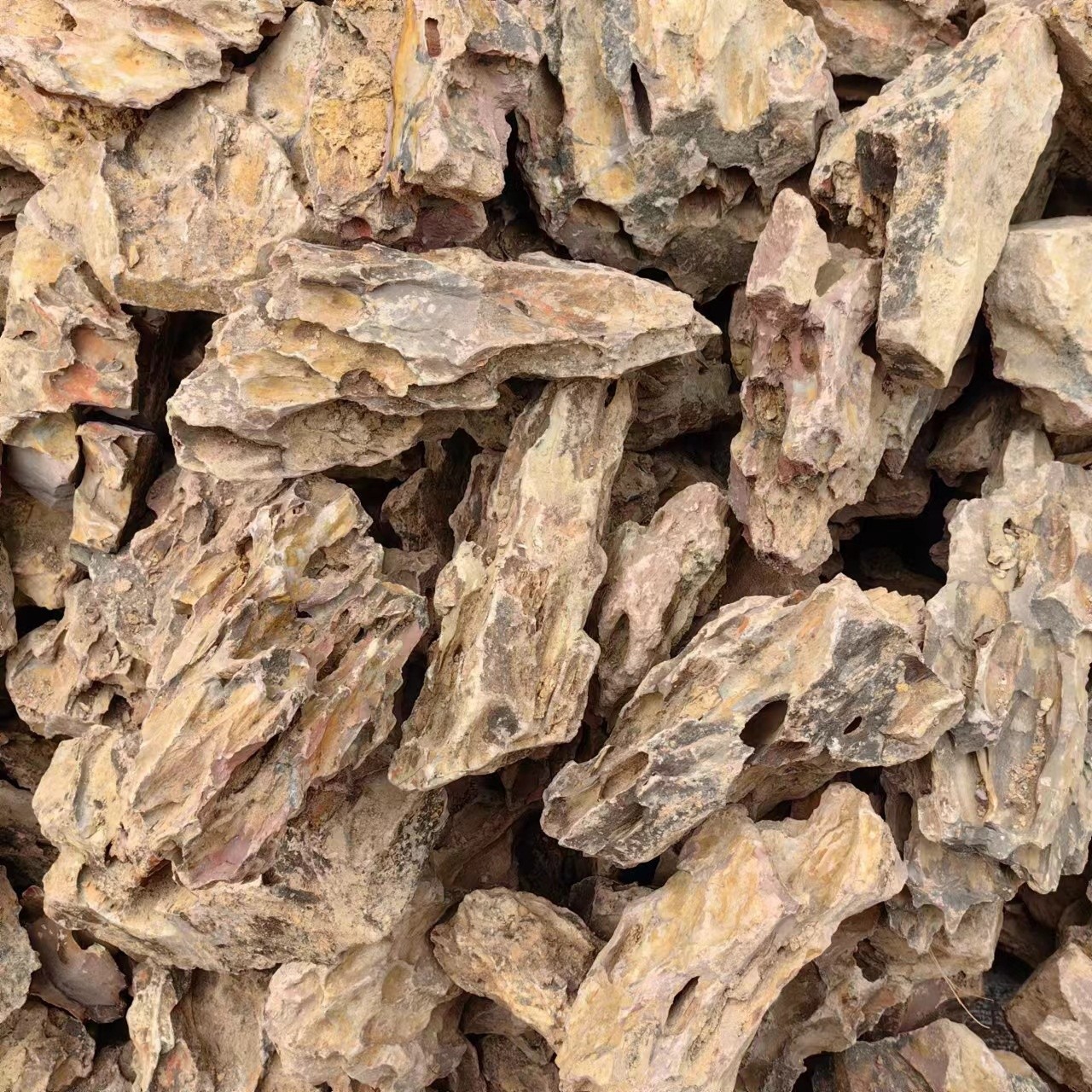 Factory wholesale pine skin stone micro landscape decoration landscape stone aquarium landscape stone water grass rockery small cut bottom