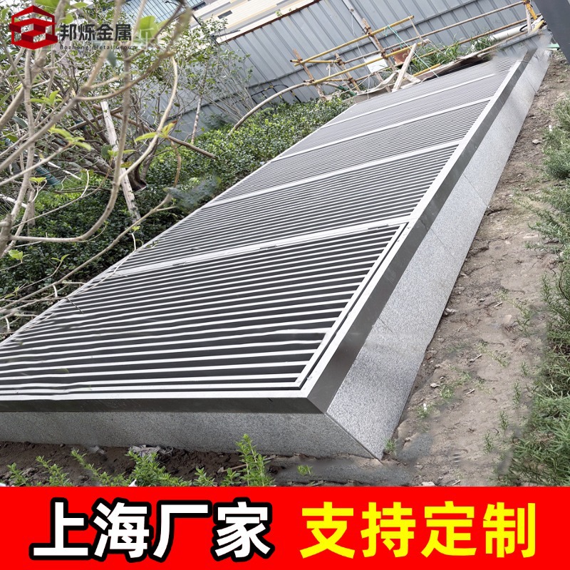 Наружный ландшафтный подвал, нержавеющая сталь, световой колодец, индивидуальная металлическая решетка, сварка, малый ландшафтный коридор в Шанхае