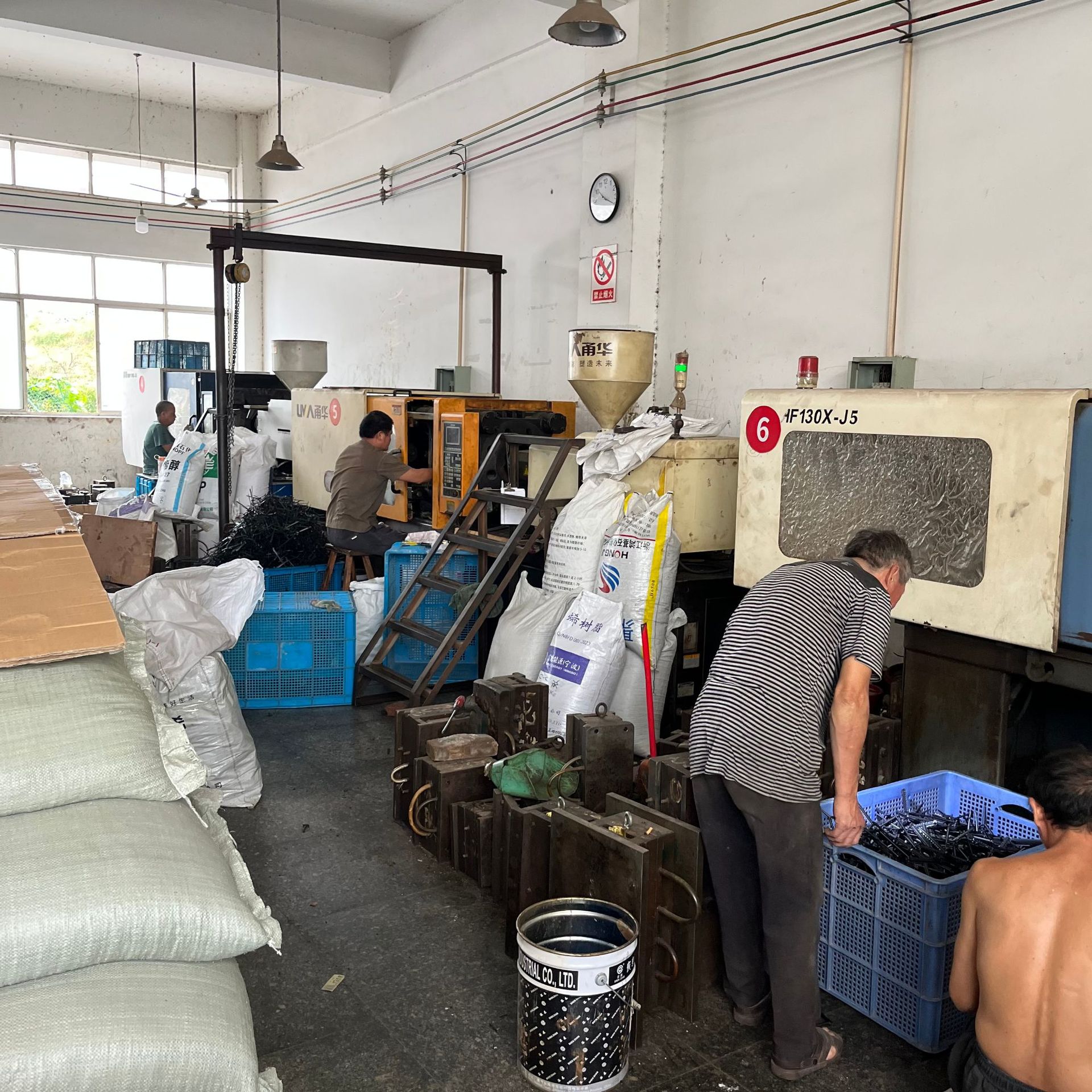 Cross-border hot sale children's toy plastic electroplating 86 small axe sword Halloween performance weapon props axe