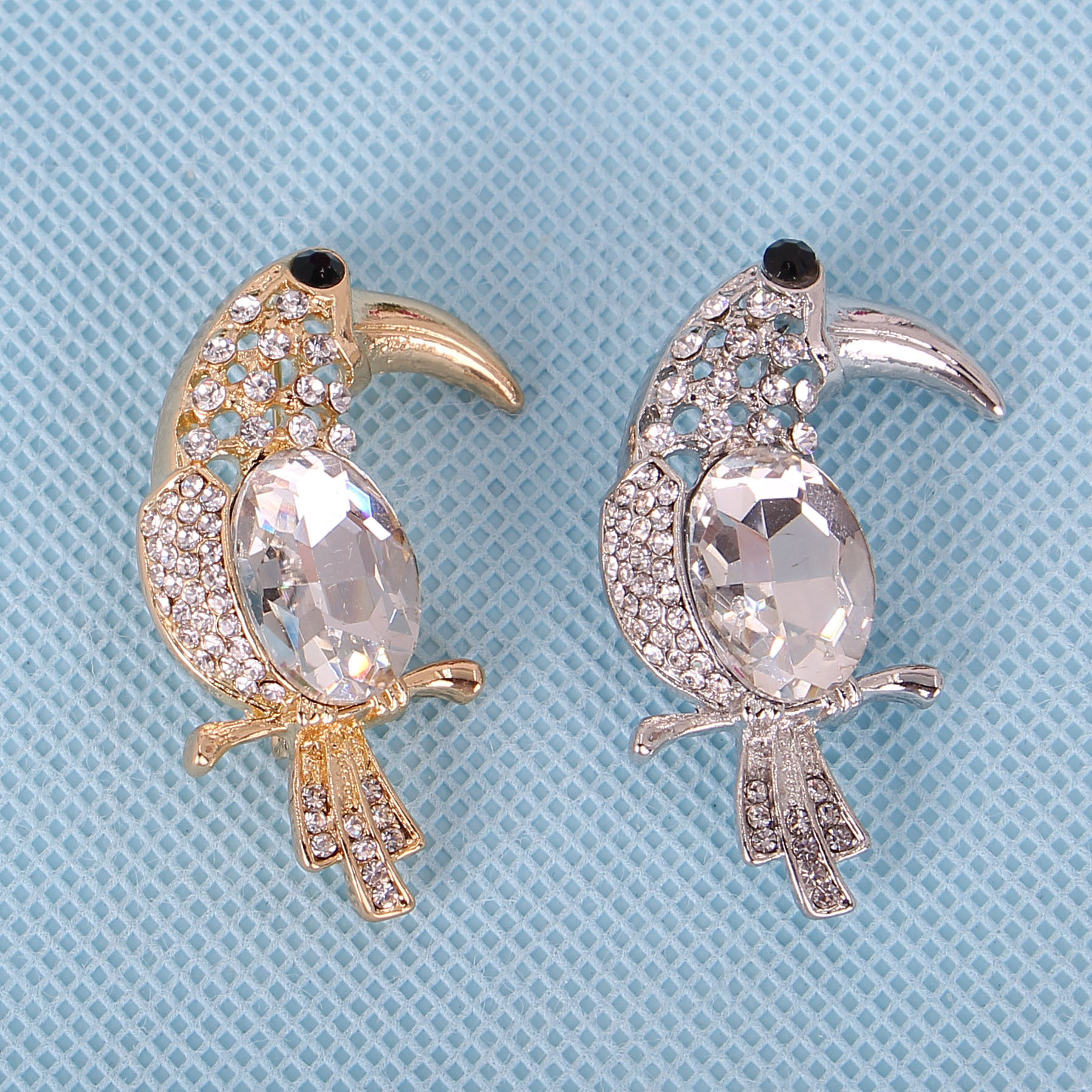 Factory direct Korean fashion creative gift rhinestone woodpecker crystal brooch elegant chest men and women shawl needle