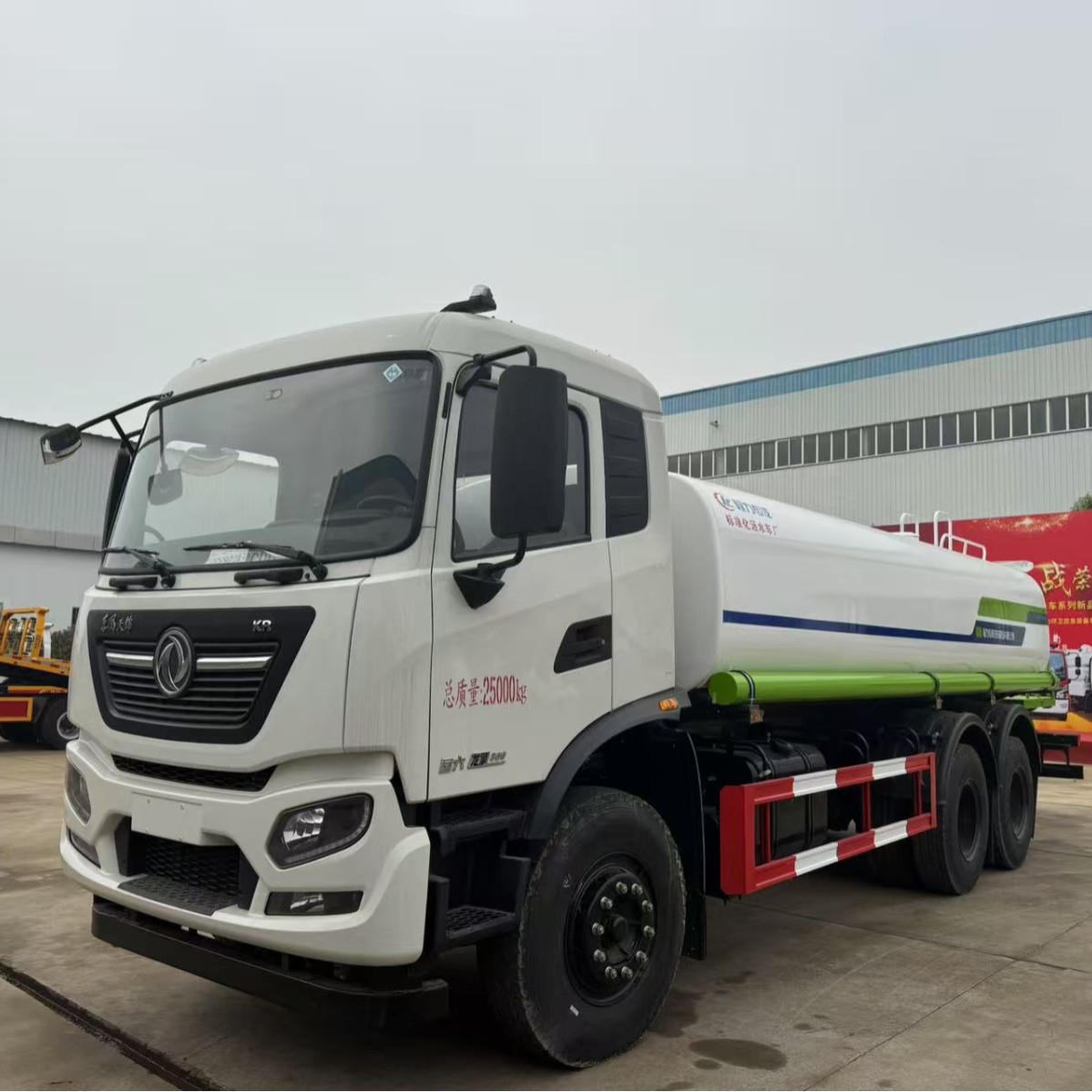 How Much Does a Dongfeng Tianjin 18-Cubic Meter and 22-Cubic Meter Sprinkler Truck Cost? Optional Dust-Suppressing Sprinkler Truck for Greening Can Be Purchased from the Manufacturer