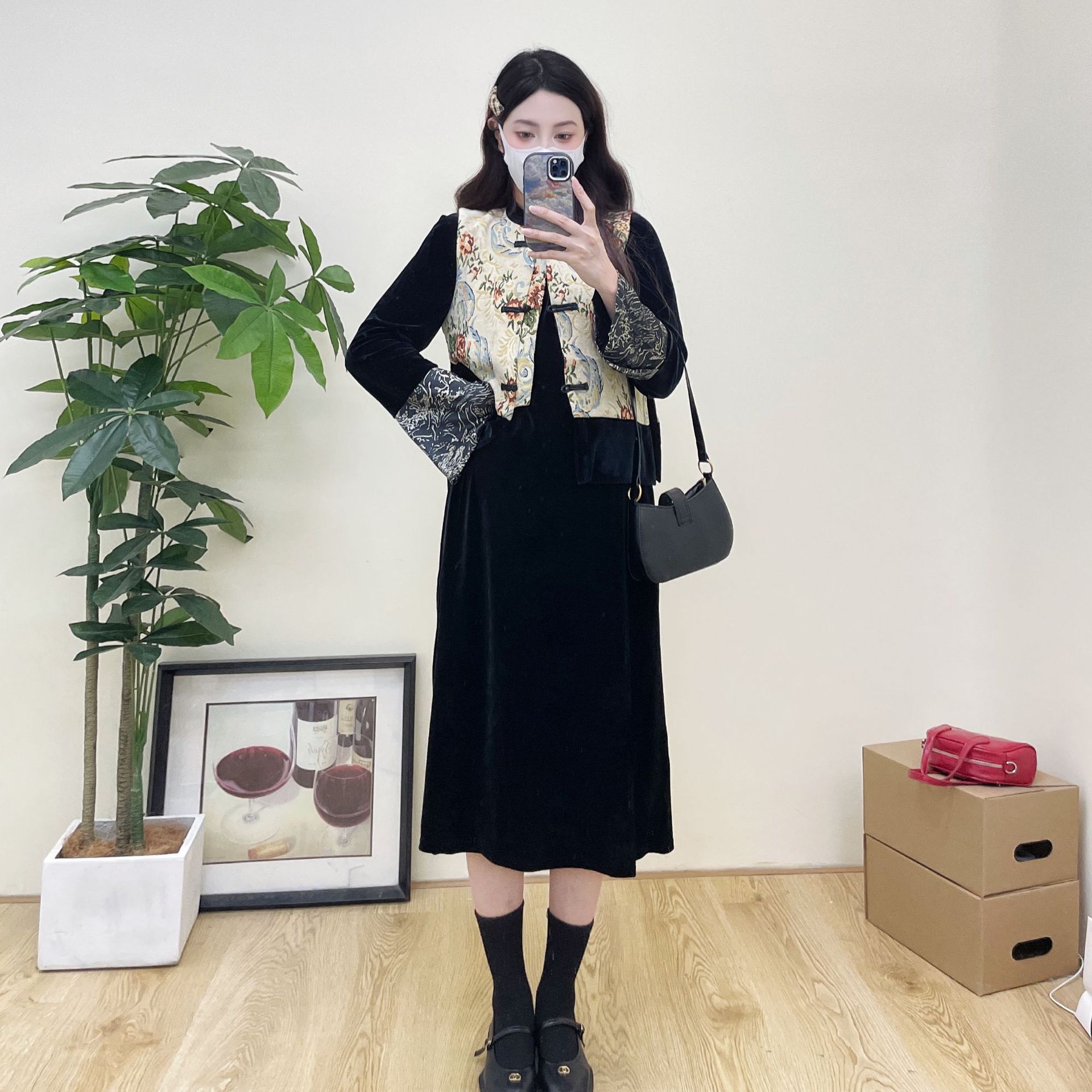 Pregnant women's skirt 2024 autumn new fashion high-end sense new Chinese buckle waistcoat loose drape velvet dress