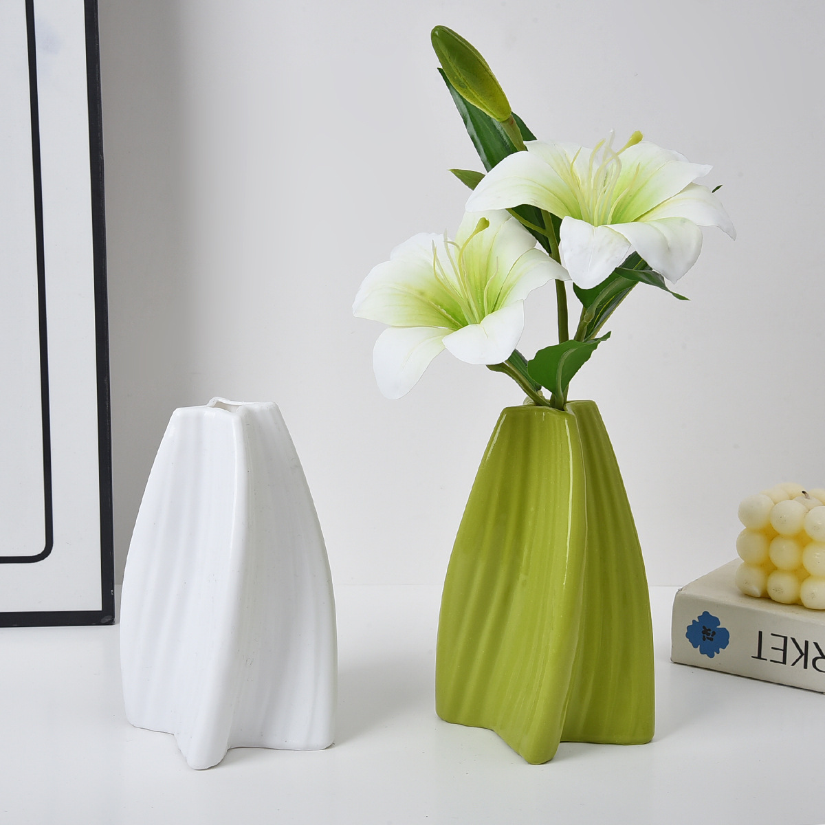 New Product Dopamine Style Plastic Vase Home Decorative Ornaments Lily Dried Flower bouquet Fake Flower Arrange Advanced Sense