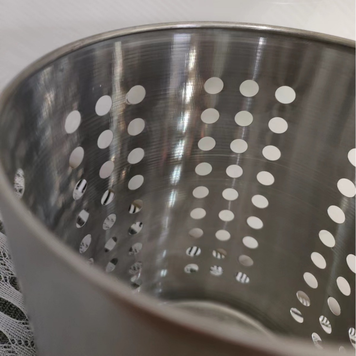 Stainless steel Chinese chopsticks tube stainless steel kitchen supplies round hole thickened stainless steel chopsticks Tube knife and fork tube