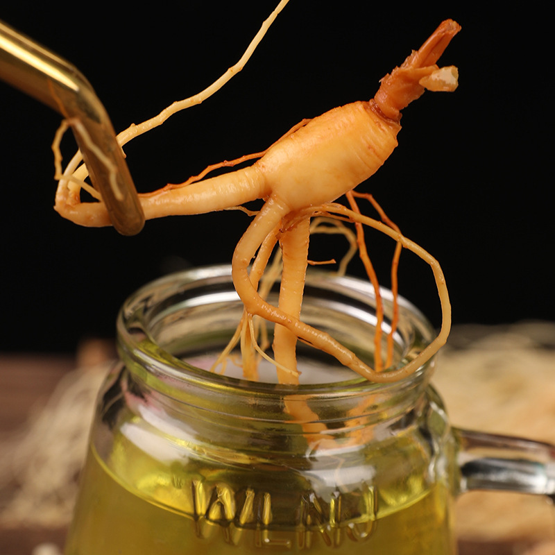 Small Bottle of Ginseng Wine with Whole Ginseng Root 150ml, Xiao Mi Wine Direct from the Manufacturer, Large Quantity, Excellent Price, Ginseng Wine