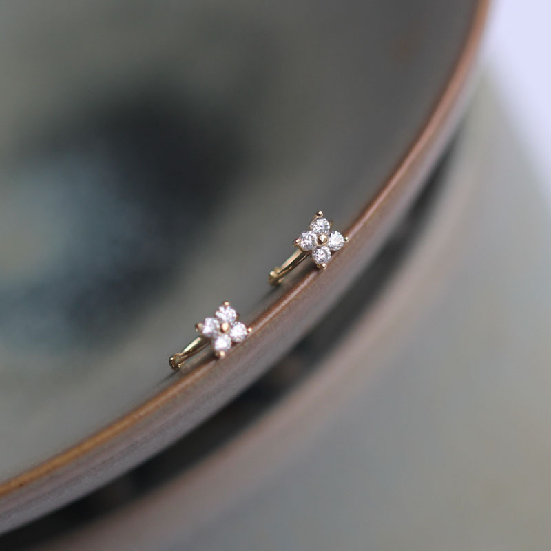 Мини-серьги в форме четырехлистного клевера из чистого 9K золота