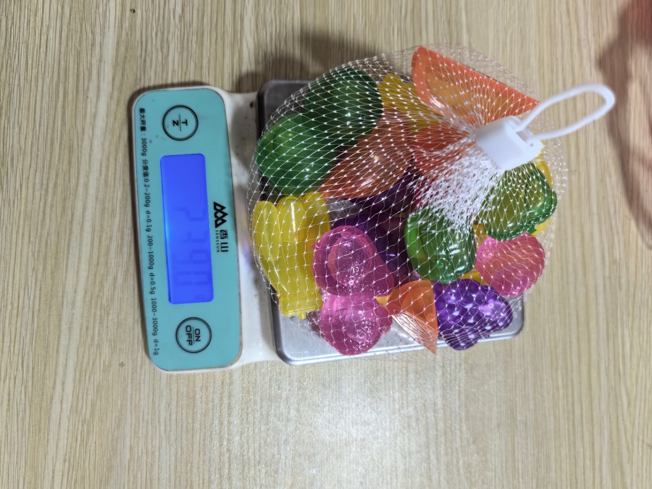 Quick-Frozen Refrigerated Plastic Ice Balls Can Replace Ice Cubes and Reuse Cube Ice Particles