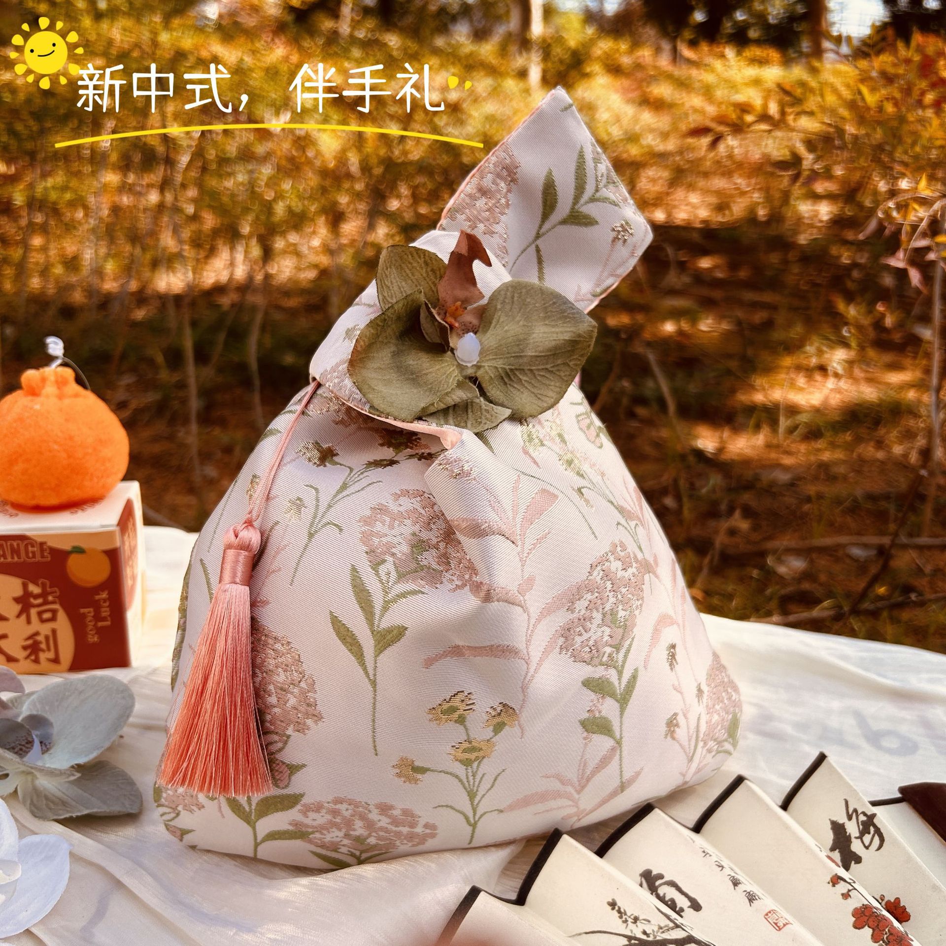 Подарок для подружки невесты, новая китайская сумка на запястье, золотой шелковый жаккард, подарочная коробка с кисточкой, легкая роскошная сумка для хранения