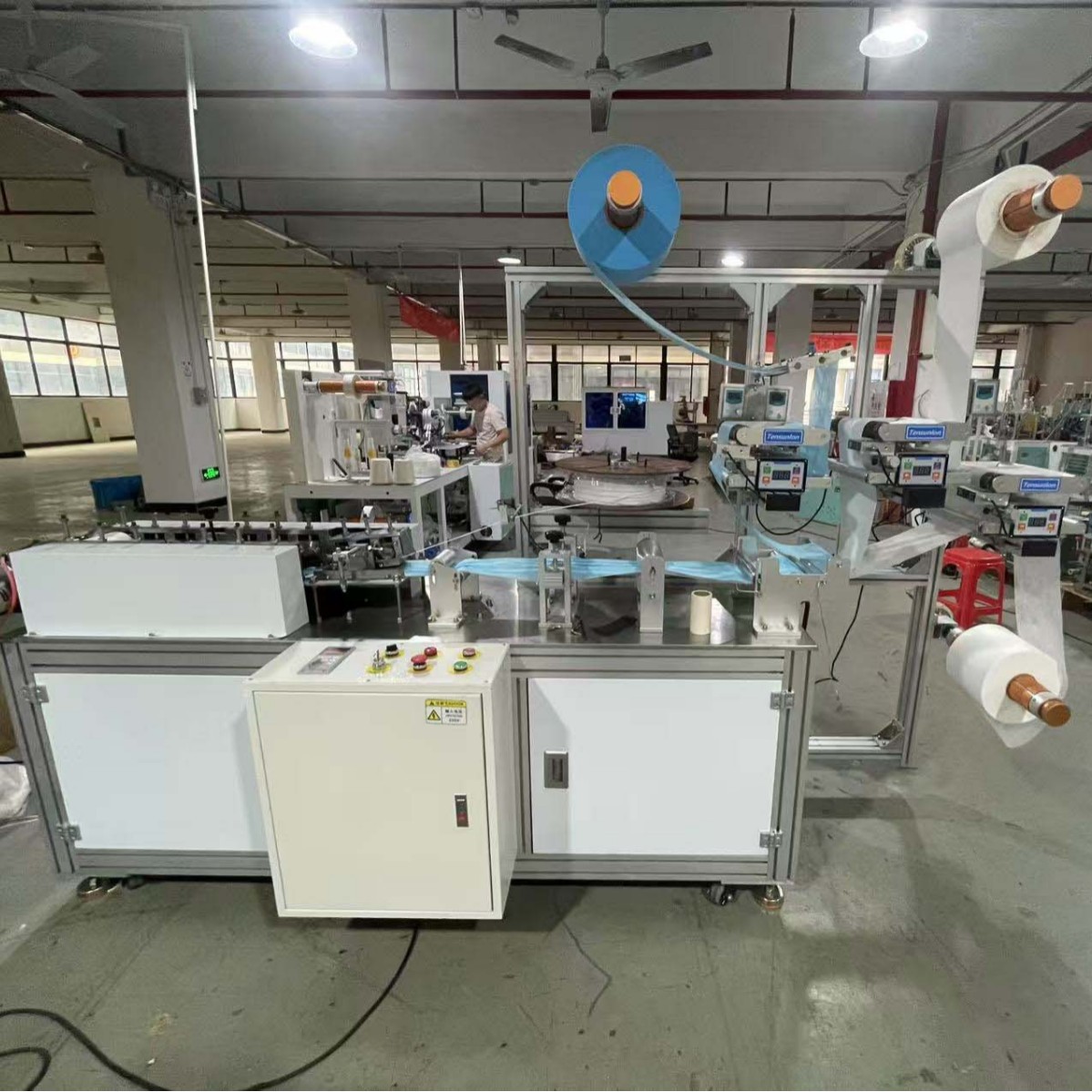 Автоматическая плоская машина для масок с одним движением 130-180 штук в минуту