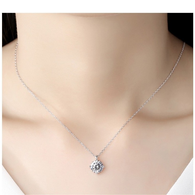 Pure white copper non-fading fashion four-claw 8m large zircon special flash girl necklace pendant for girlfriend gift