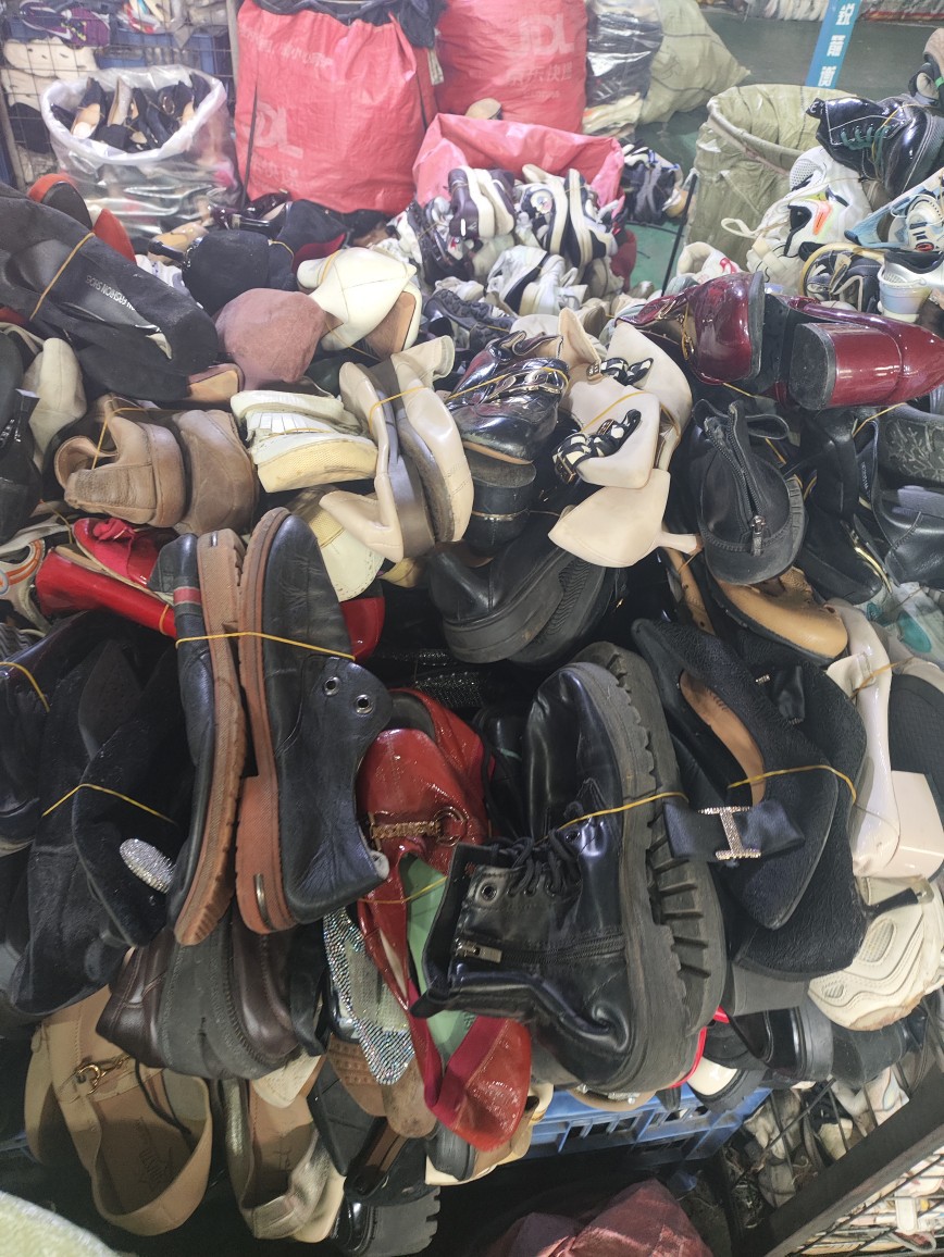 Used Shoes Old Export to Africa and Southeast Asia Professional Sorting and Shipping Clearance One-Stop Service Used Shoes